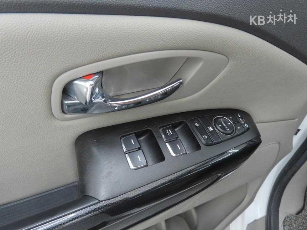 Kia Carnival — miniaturë 9