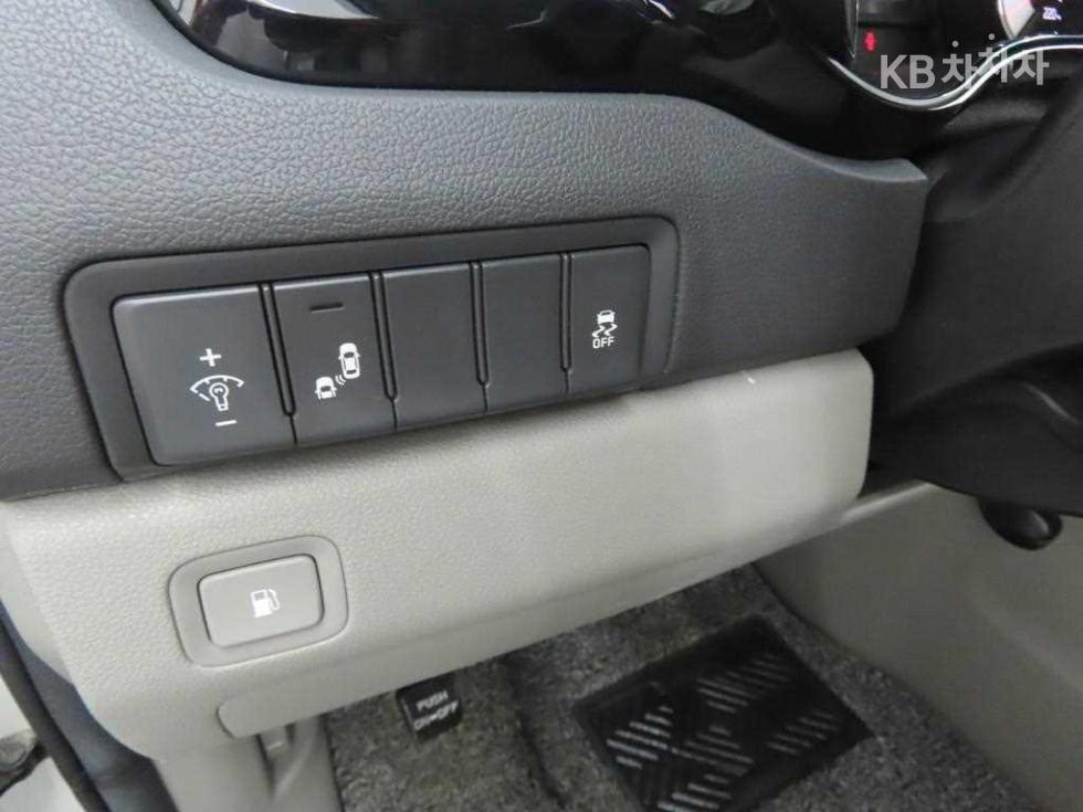Kia Carnival — miniaturë 10