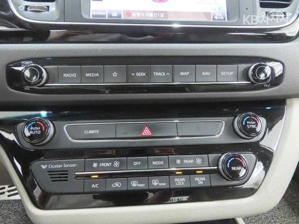 Kia Carnival — miniaturë 11