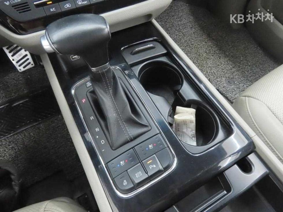 Kia Carnival — miniaturë 12