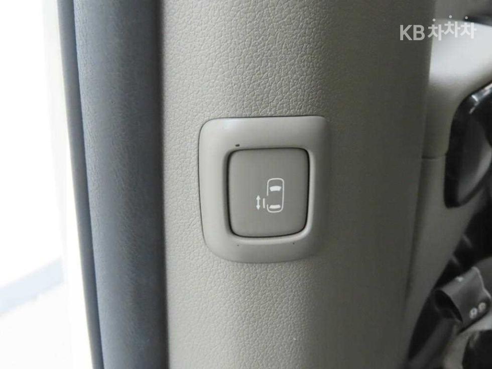Kia Carnival — miniaturë 15