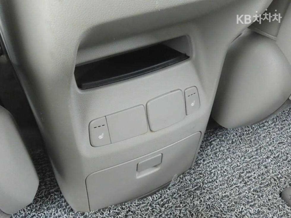 Kia Carnival — miniaturë 16