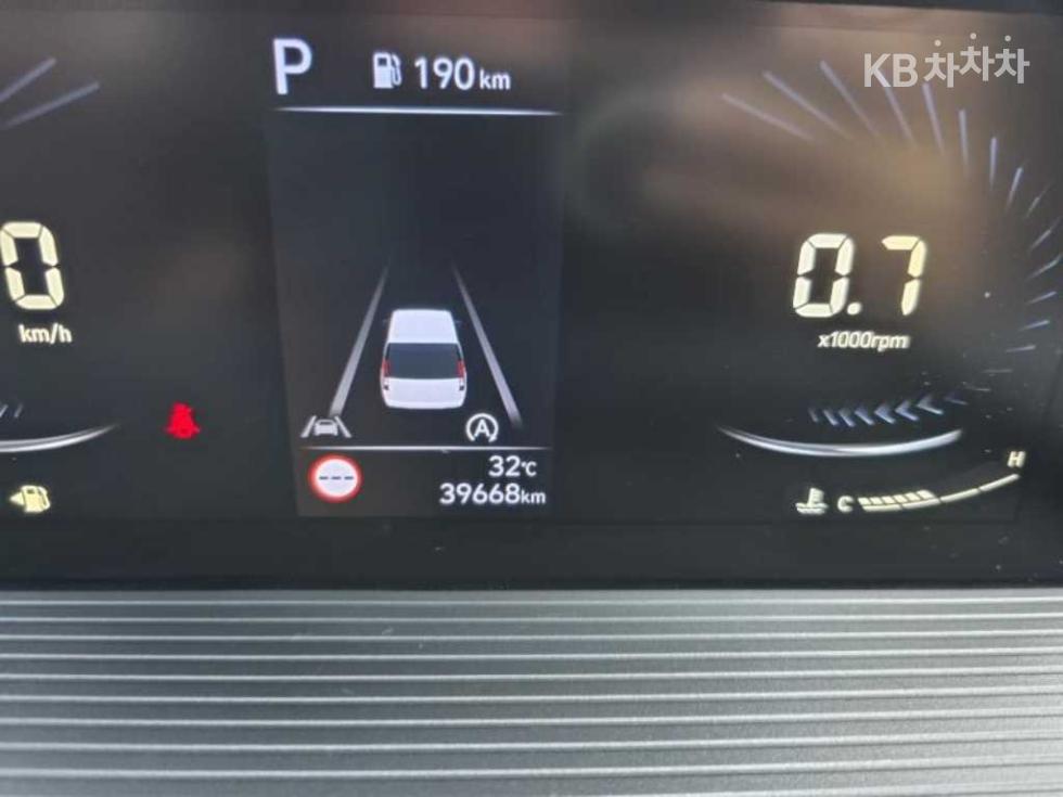 Hyundai Staria — miniaturë 15