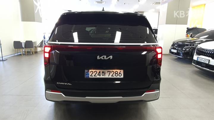 Kia Carnival — miniaturë 4