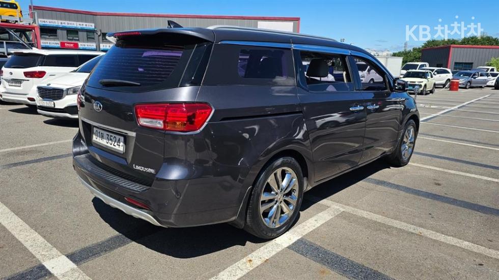 Kia Carnival — miniaturë 6