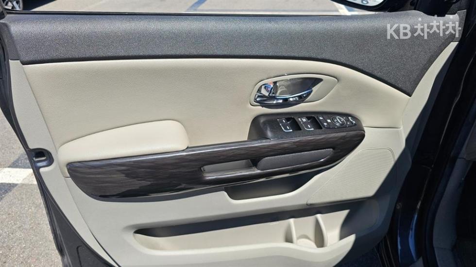 Kia Carnival — miniaturë 7