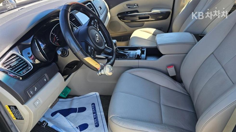 Kia Carnival — miniaturë 8