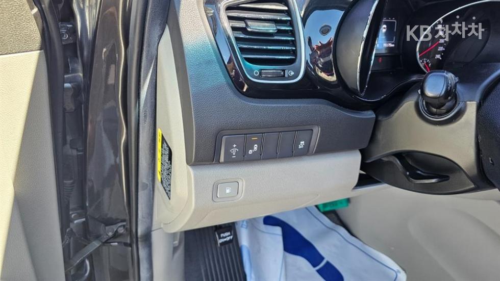 Kia Carnival — miniaturë 9