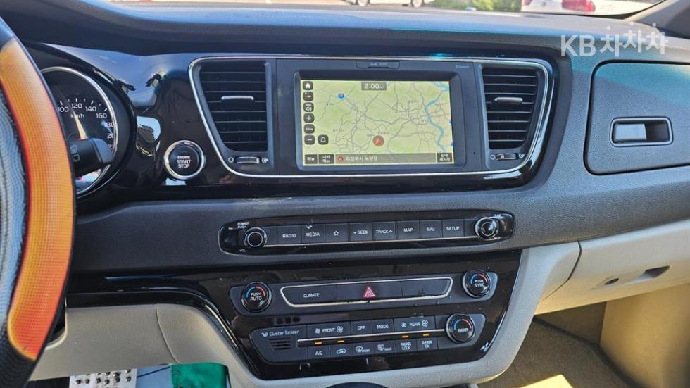 Kia Carnival — miniaturë 11