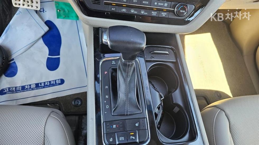 Kia Carnival — miniaturë 12