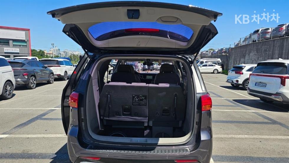 Kia Carnival — miniaturë 16