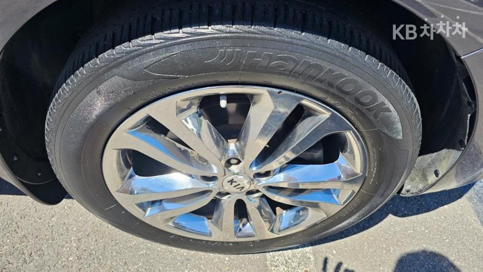 Kia Carnival — miniaturë 18
