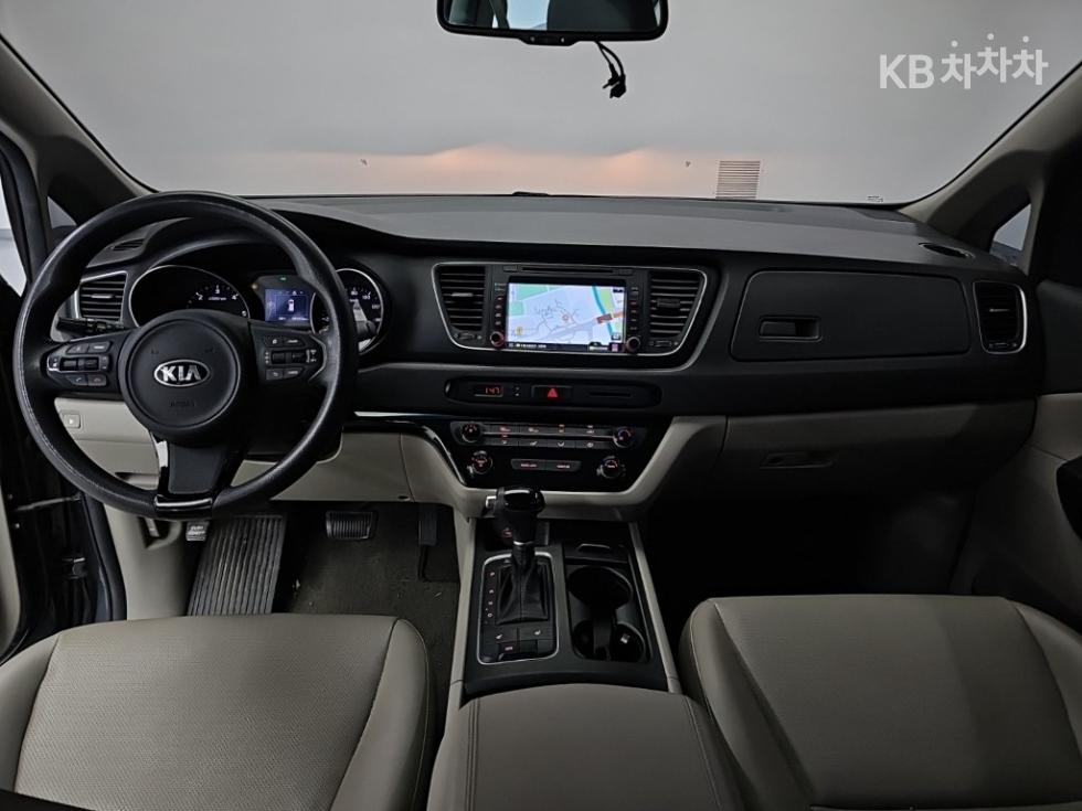 Kia Carnival — miniaturë 7