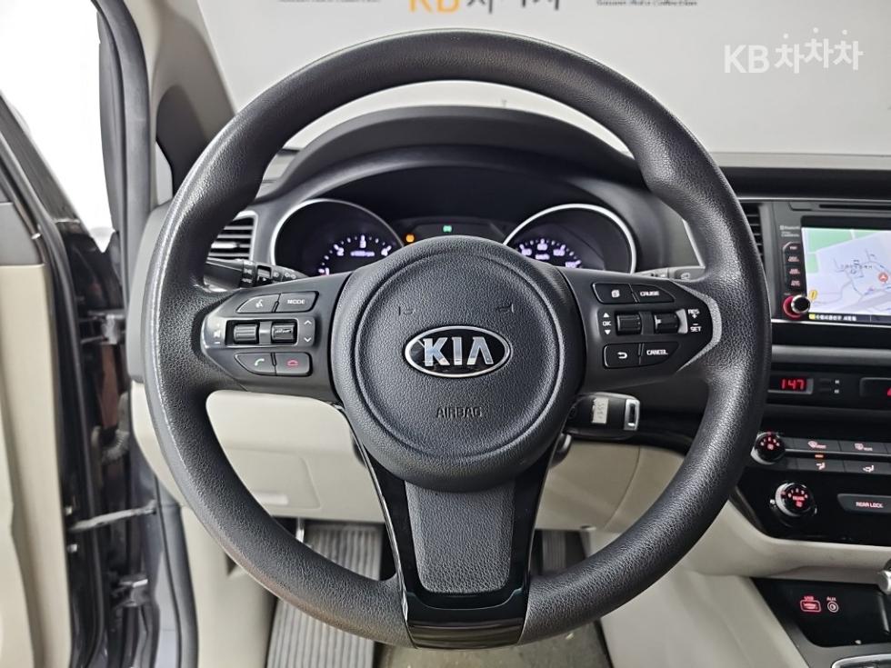 Kia Carnival — miniaturë 9