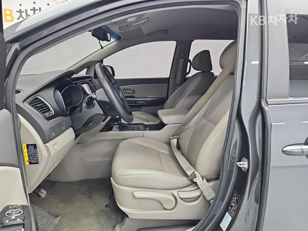 Kia Carnival — miniaturë 11