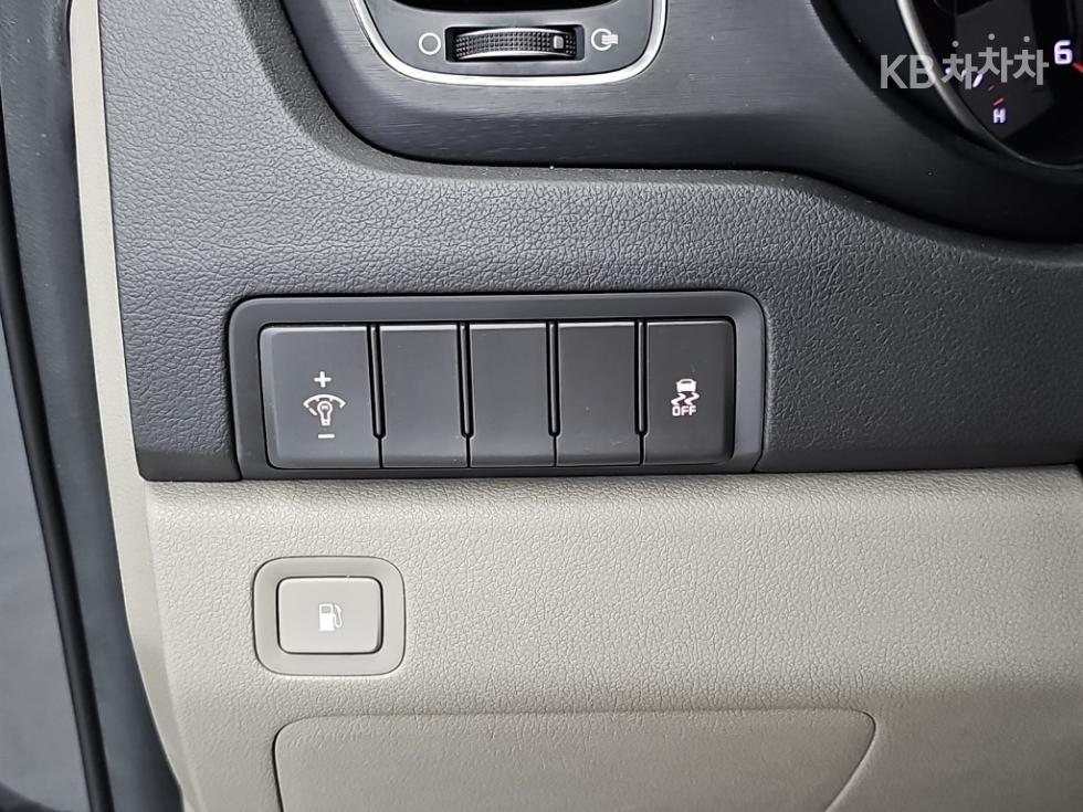 Kia Carnival — miniaturë 18