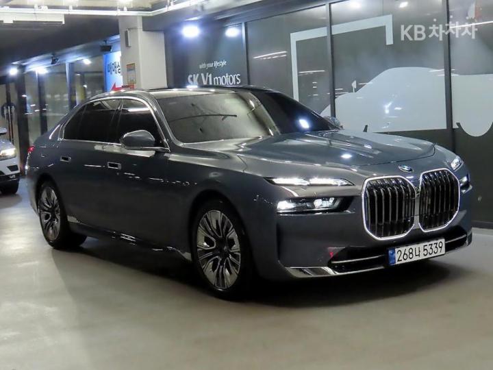 BMW 7er 740i sDrive DPE Executive — foto 1