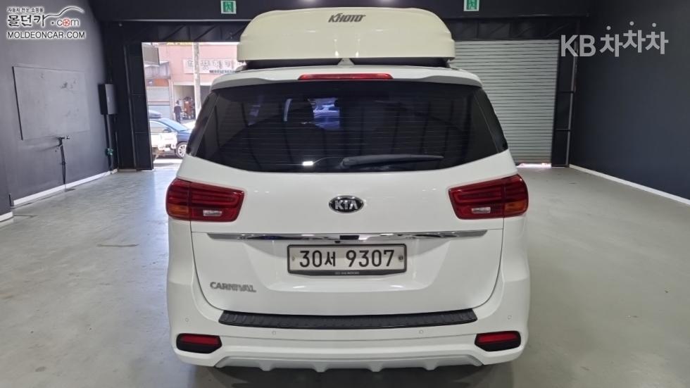 Kia Carnival — miniaturë 4