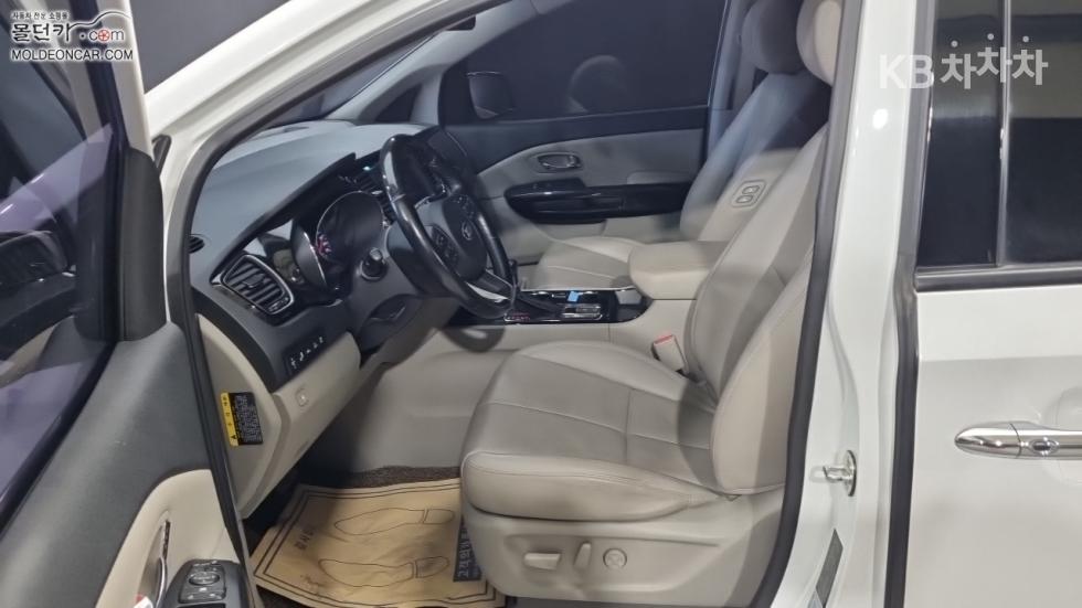 Kia Carnival — miniaturë 9