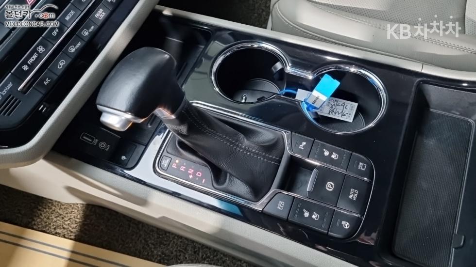 Kia Carnival — miniaturë 14