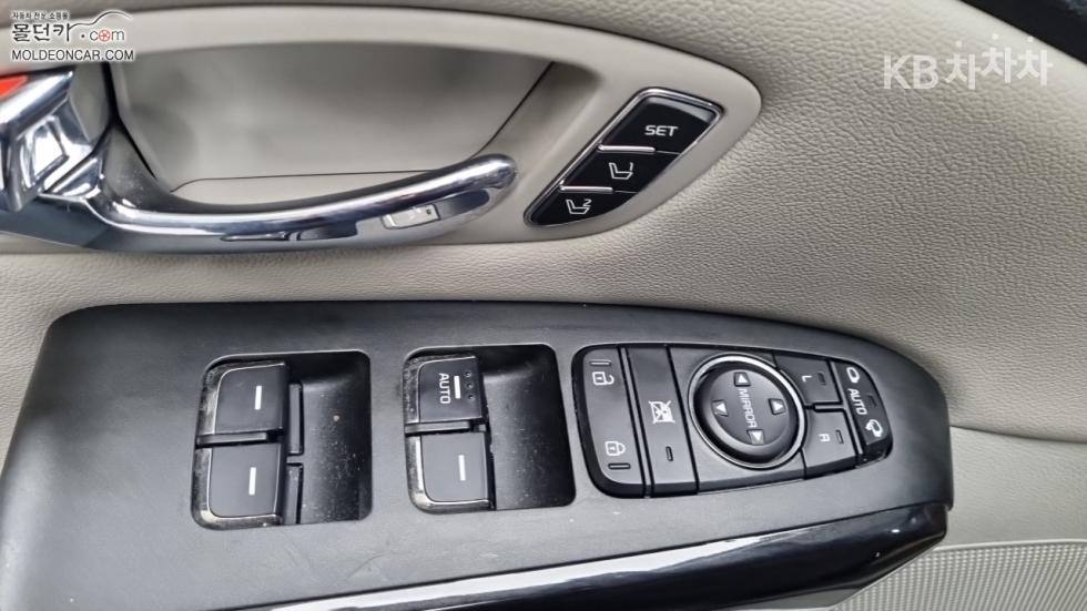 Kia Carnival — miniaturë 17