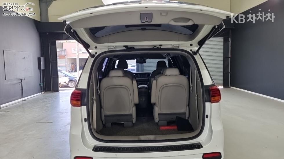 Kia Carnival — miniaturë 18