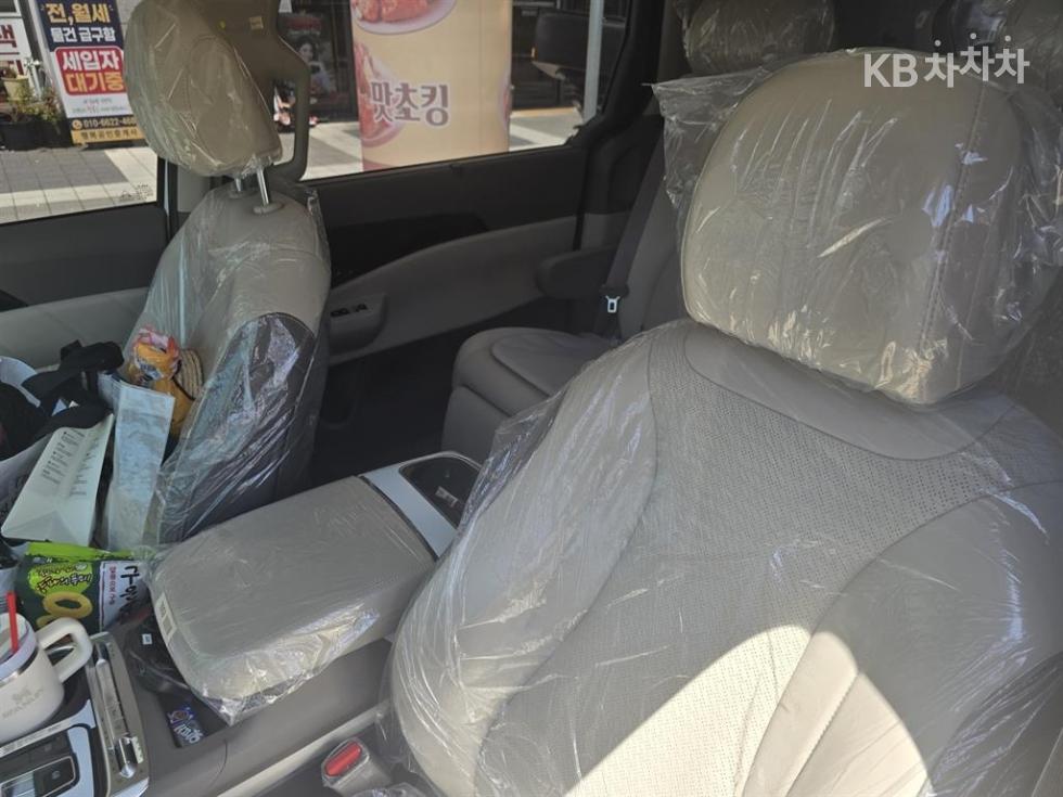 Kia Carnival — miniaturë 4