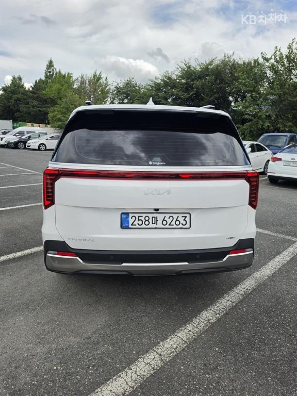 Kia Carnival — miniaturë 10