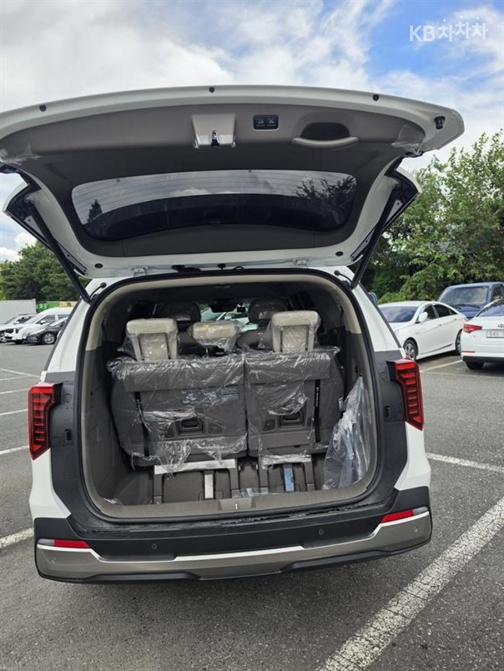 Kia Carnival — miniaturë 12