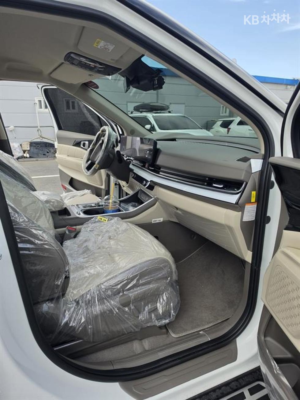 Kia Carnival — miniaturë 15