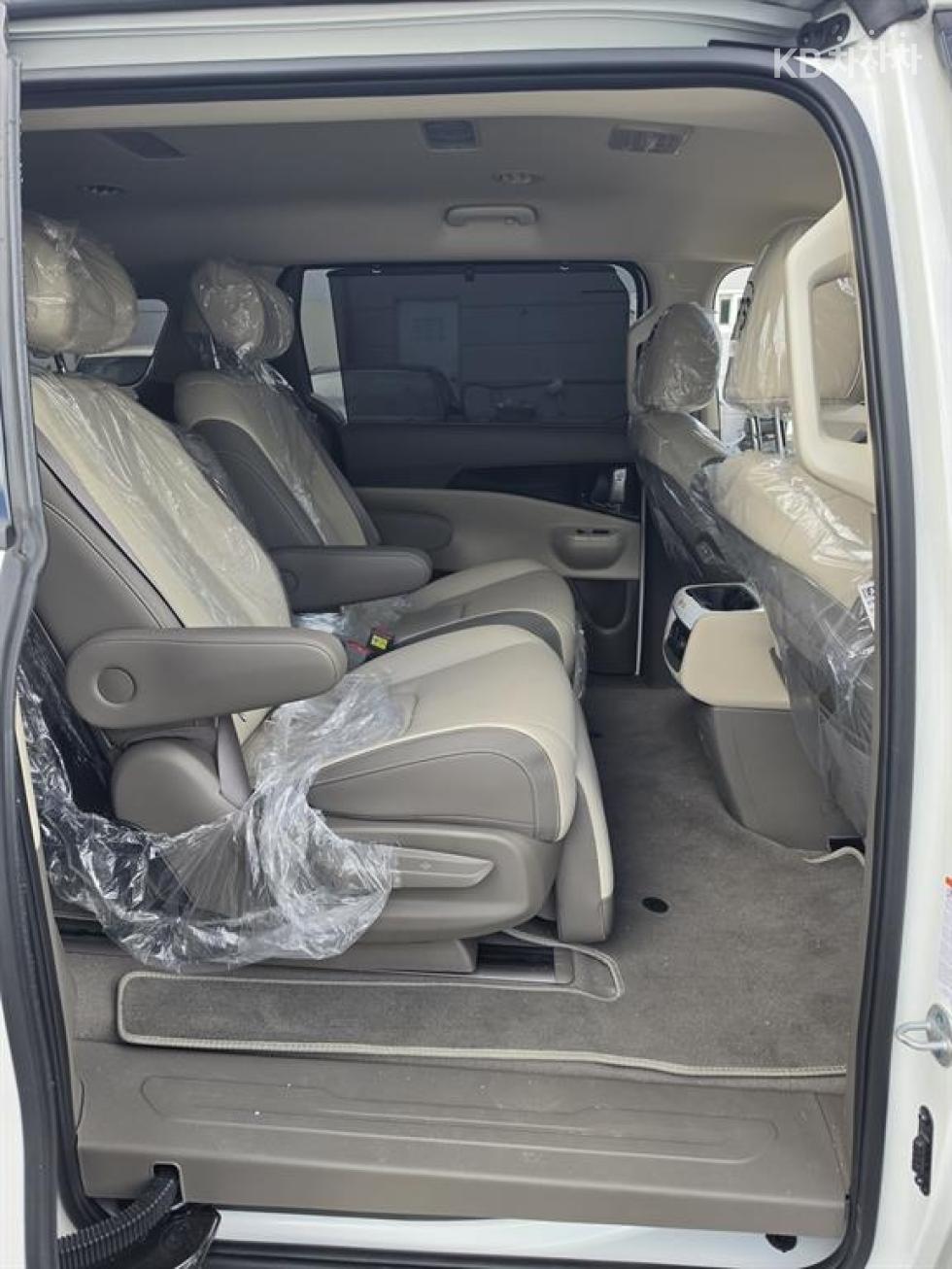 Kia Carnival — miniaturë 16