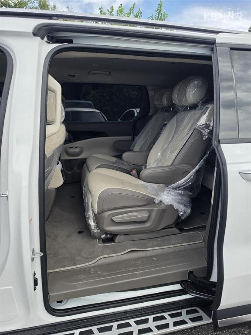 Kia Carnival — miniaturë 17