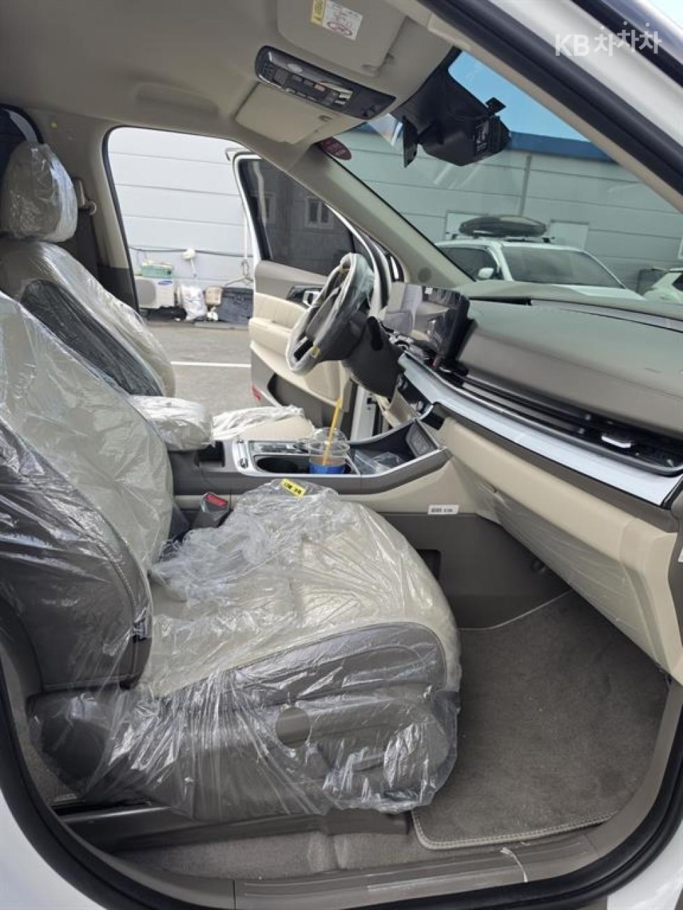Kia Carnival — miniaturë 20
