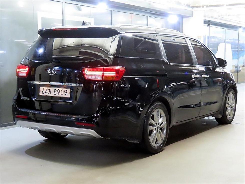 Kia Carnival — miniaturë 4