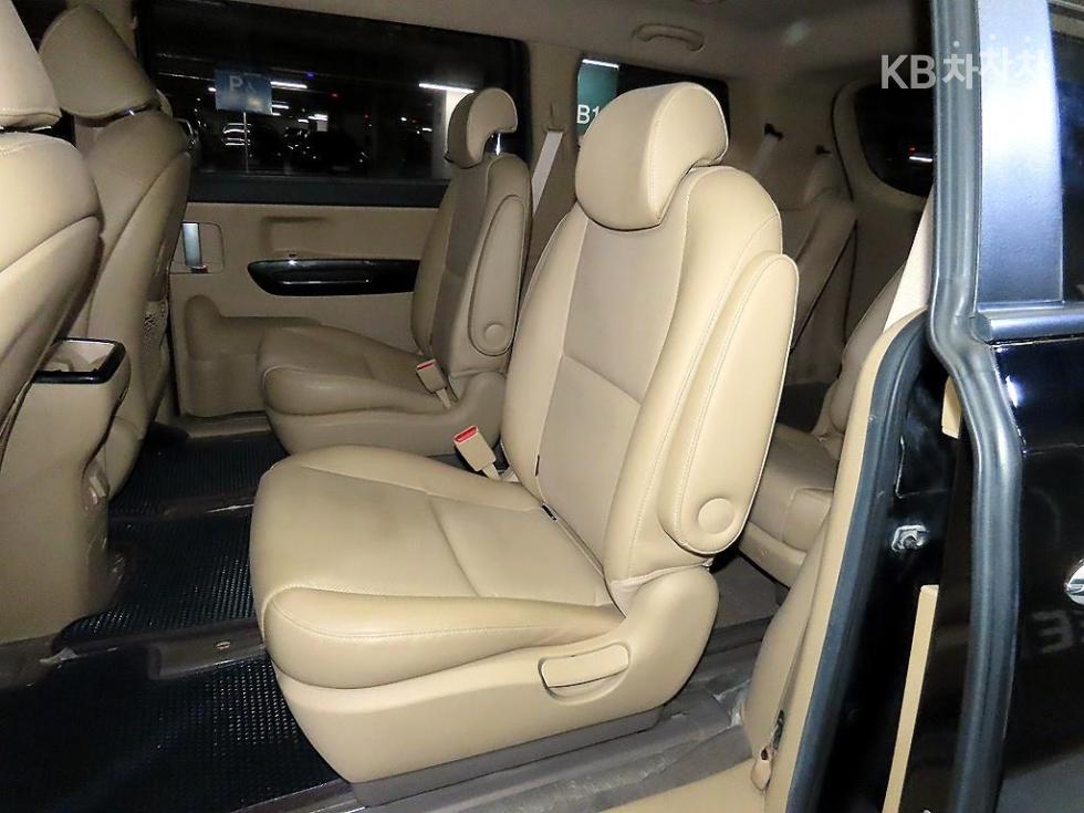Kia Carnival — miniaturë 7