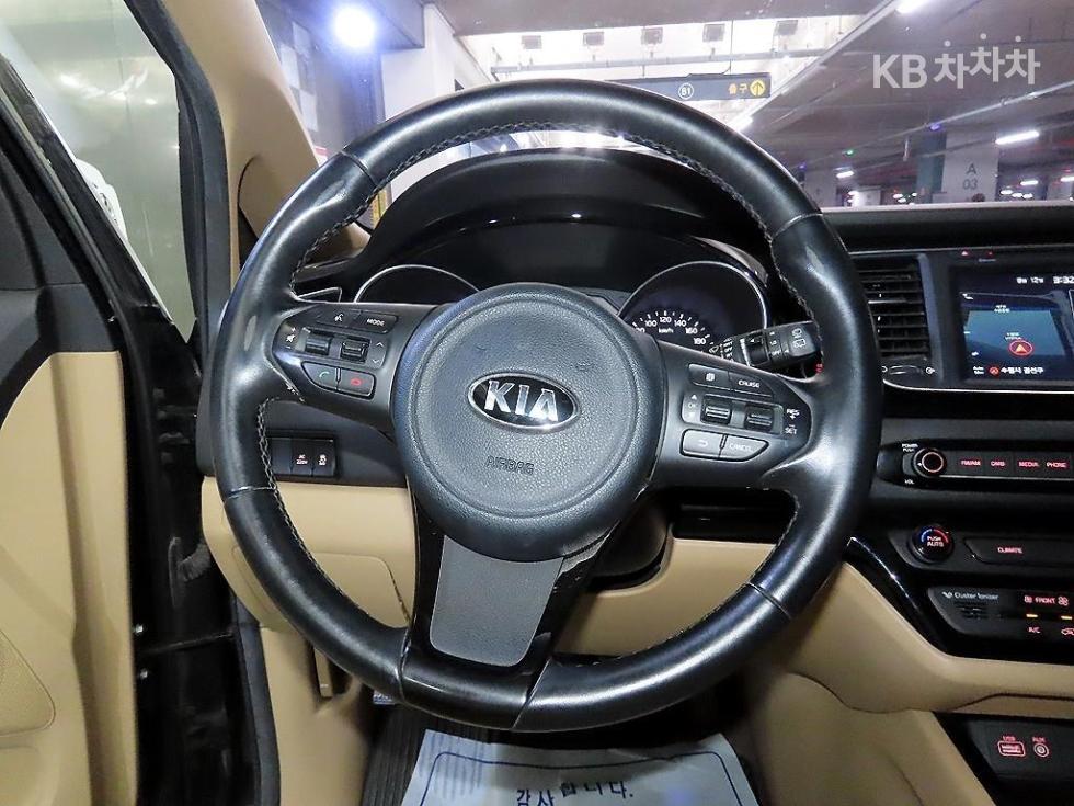 Kia Carnival — miniaturë 8