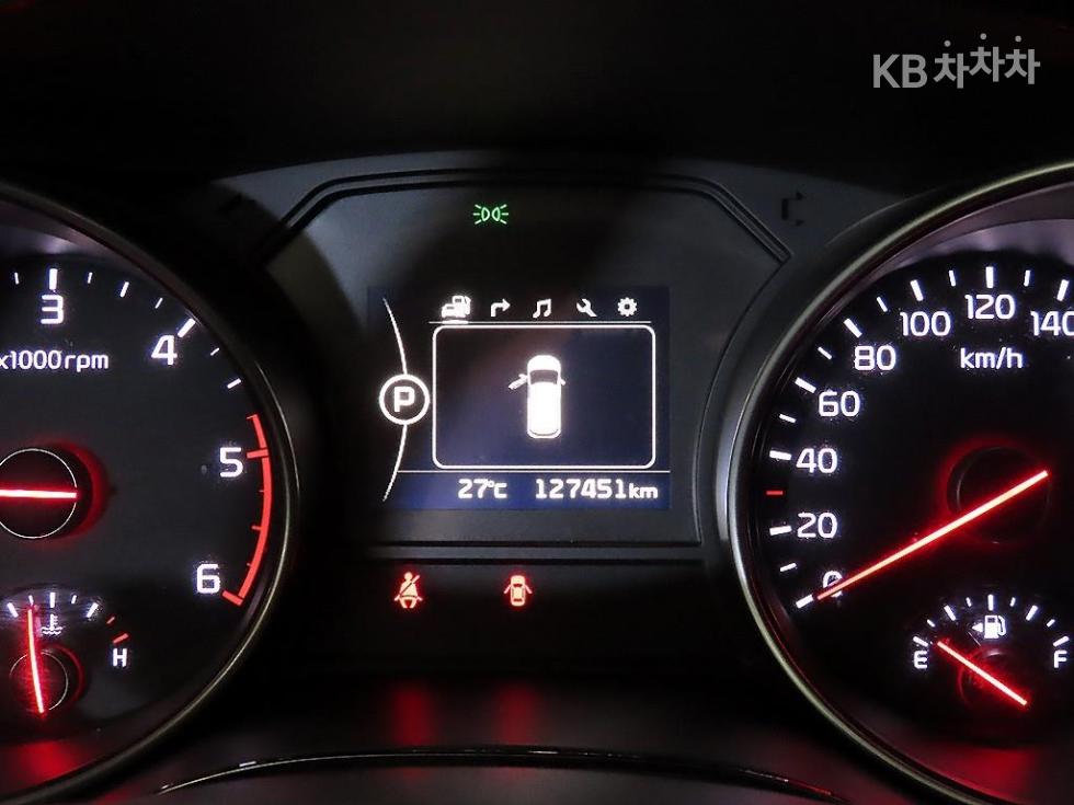 Kia Carnival — miniaturë 9
