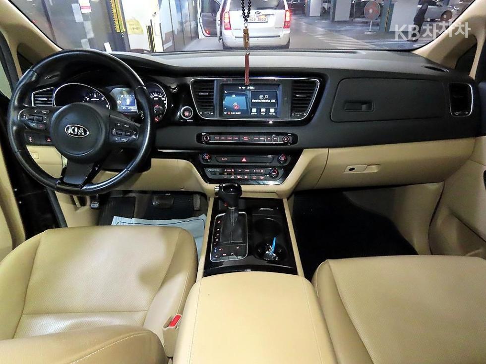 Kia Carnival — miniaturë 10