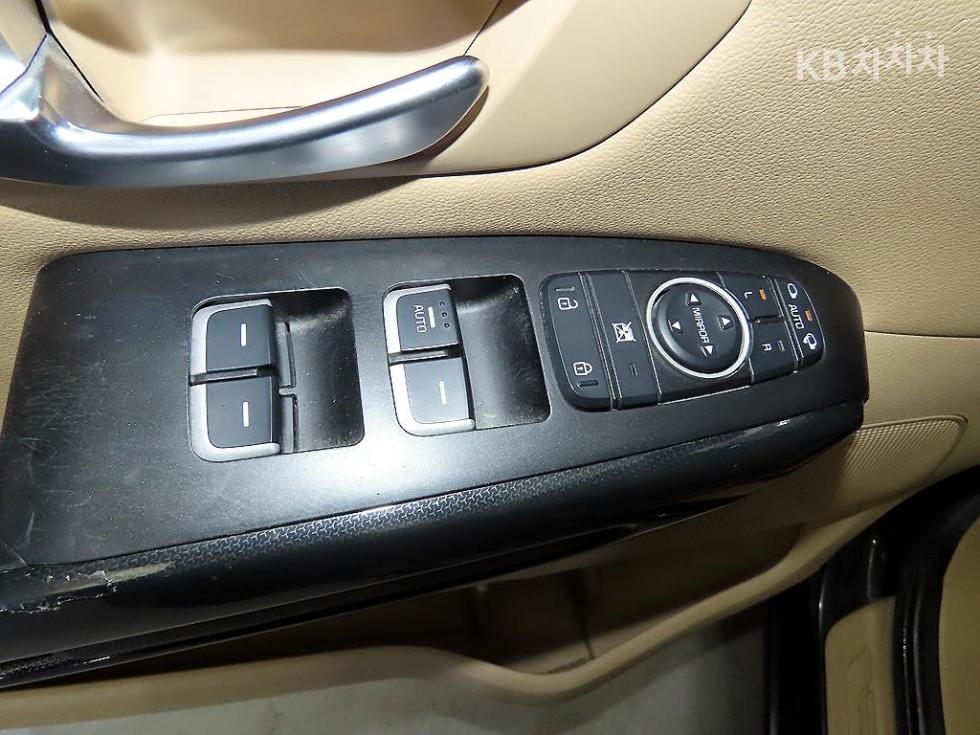 Kia Carnival — miniaturë 13