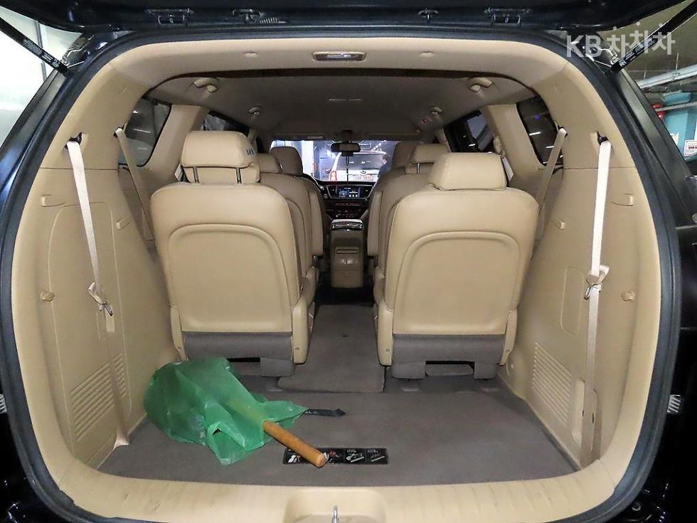Kia Carnival — miniaturë 17