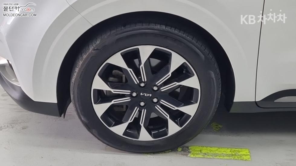 Kia Carnival — miniaturë 6