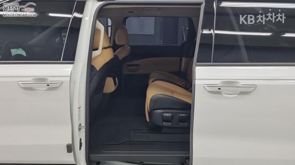 Kia Carnival — miniaturë 10