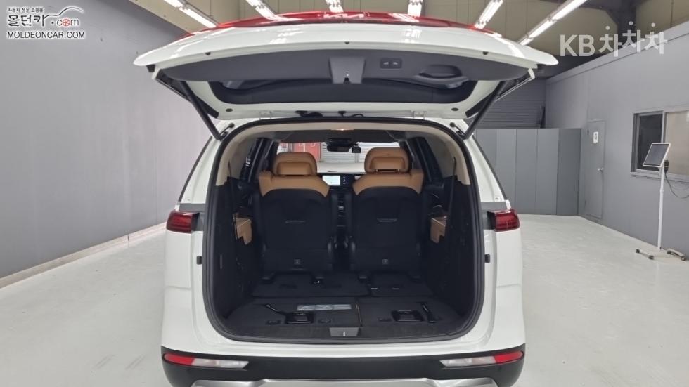 Kia Carnival — miniaturë 18