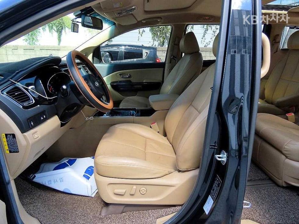 Kia Carnival — miniaturë 5