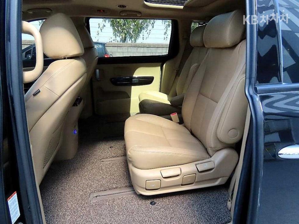 Kia Carnival — miniaturë 6