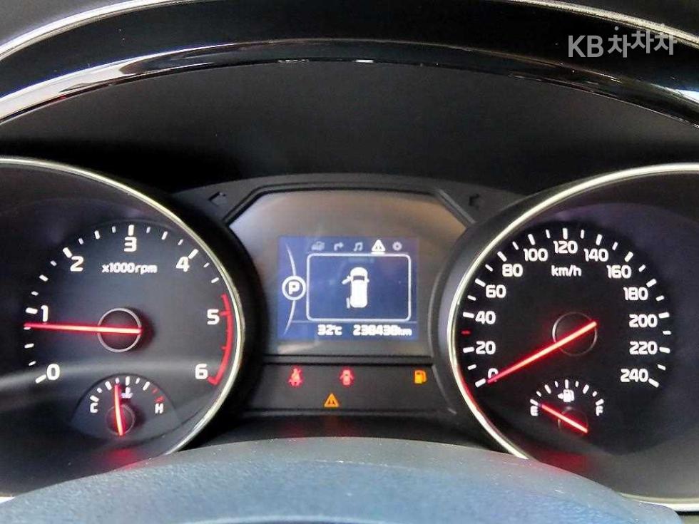 Kia Carnival — miniaturë 9