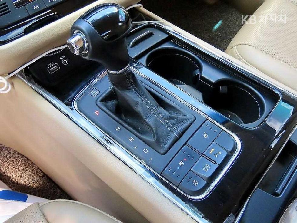 Kia Carnival — miniaturë 11
