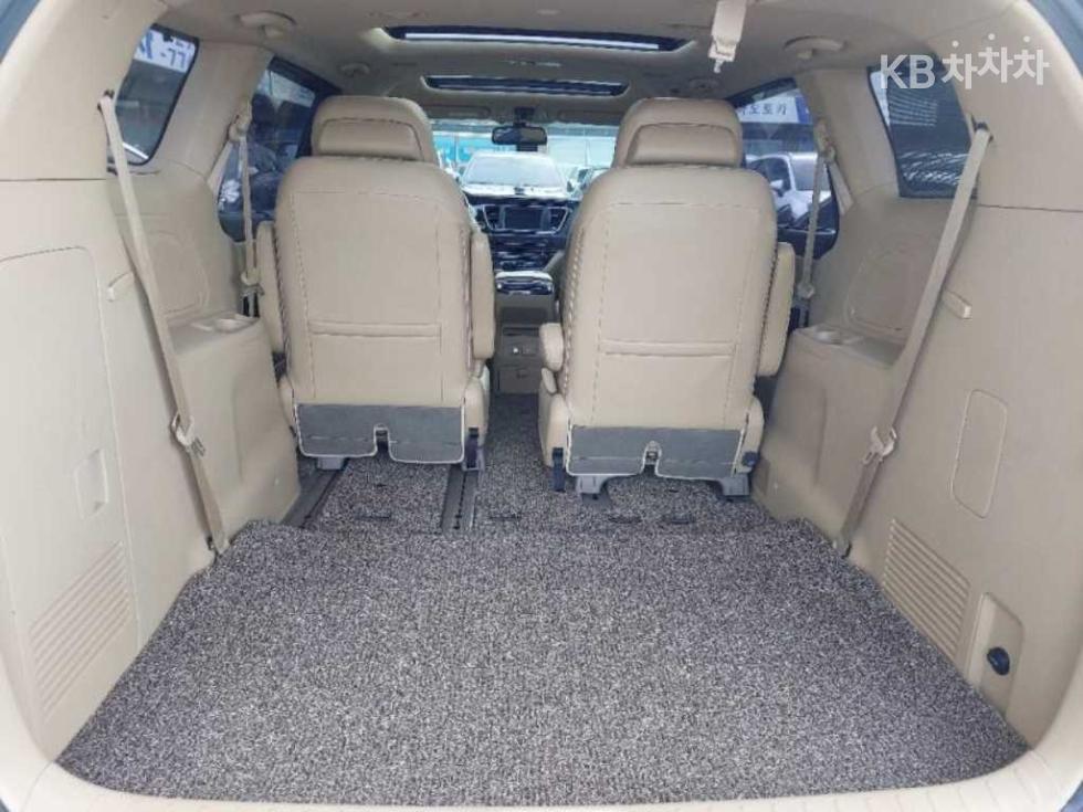 Kia Carnival — miniaturë 17