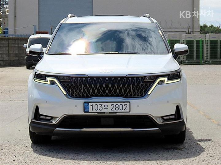Kia Carnival Gasoline 7-Seater Signature — foto 1