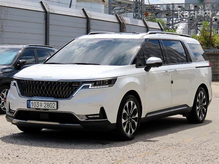Kia Carnival — miniaturë 2